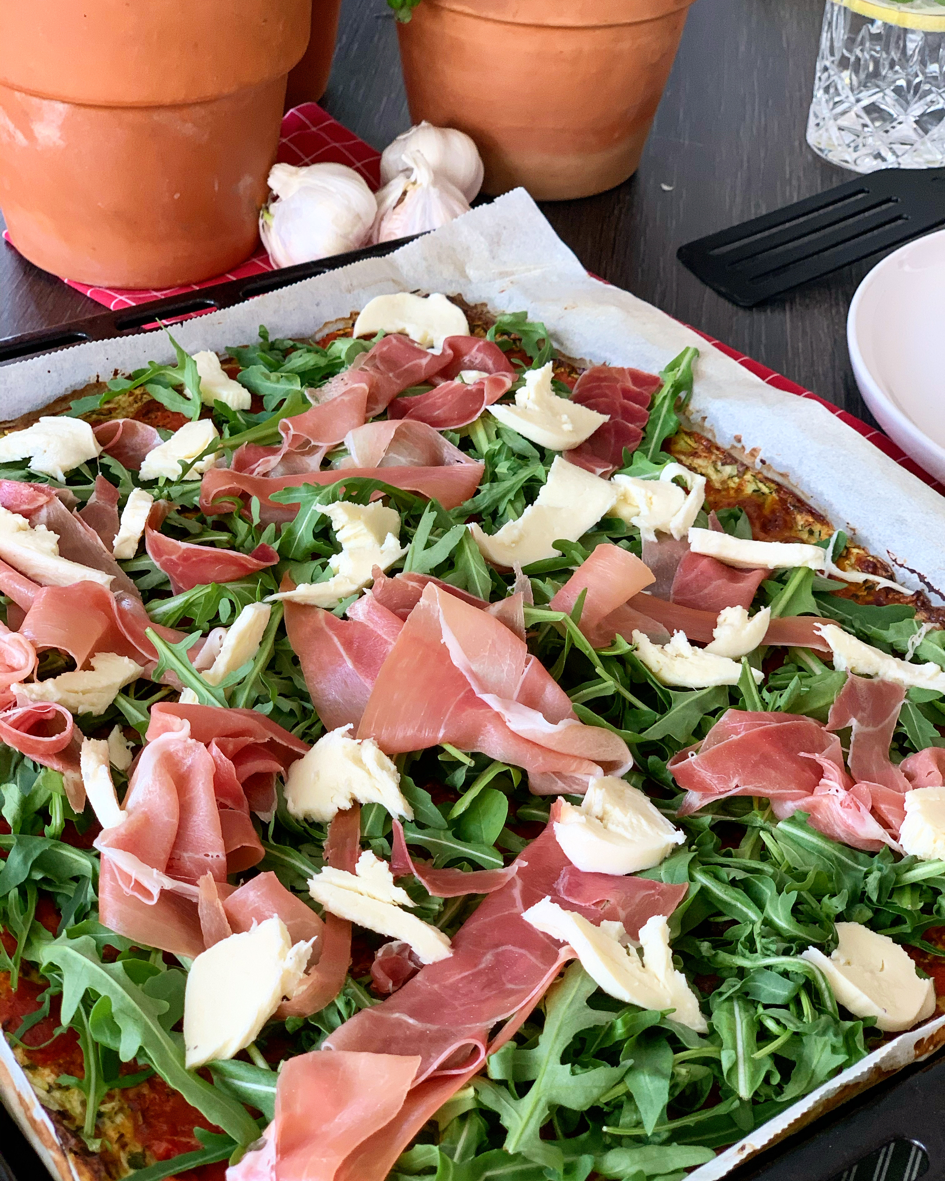 Low Carb Prosciutto Pizza_Close Up