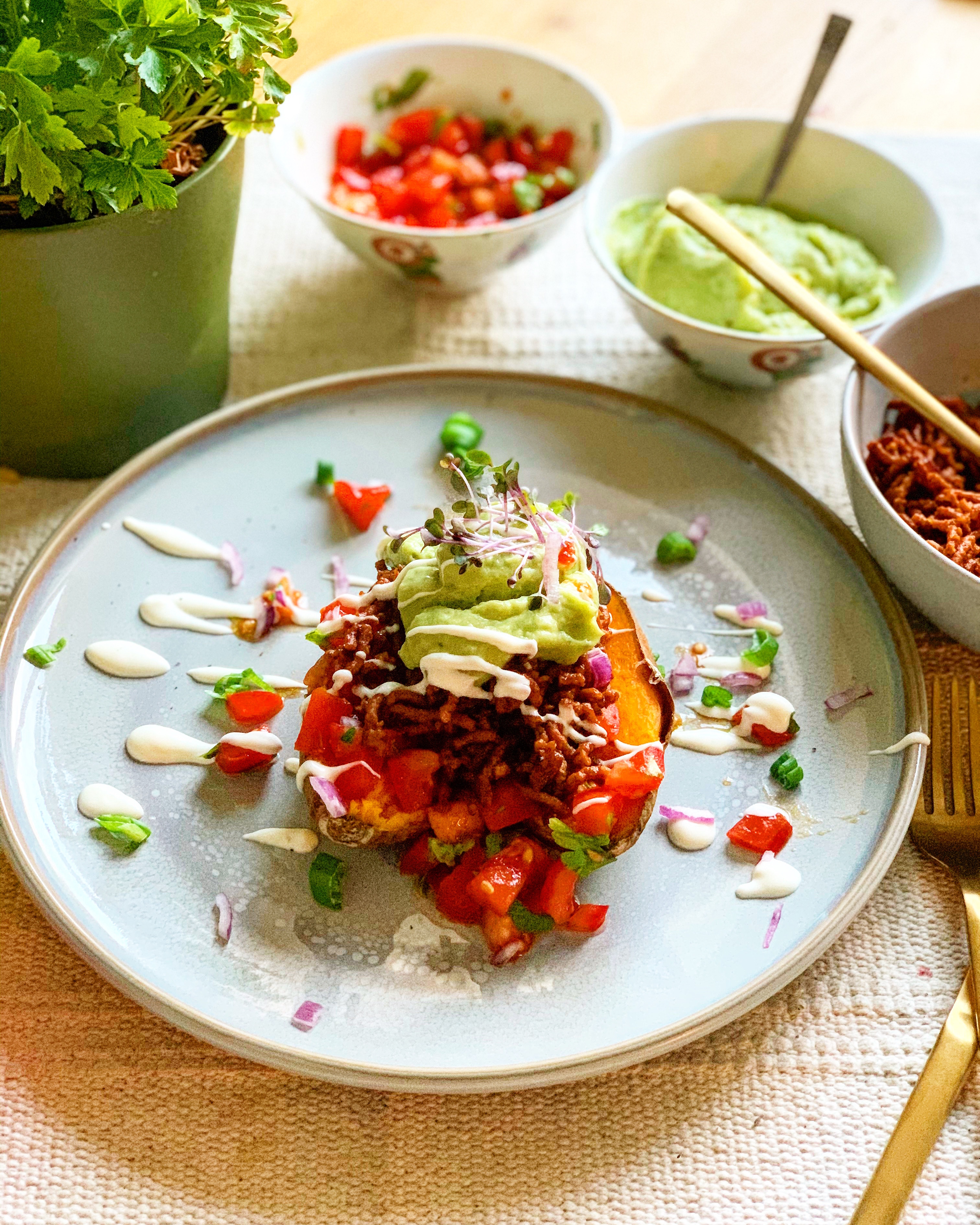 gefüllte vegane Süsskartoffel