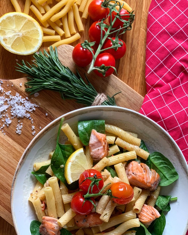 Makkaroni mit Gin Zitronen Sauce und Lachs