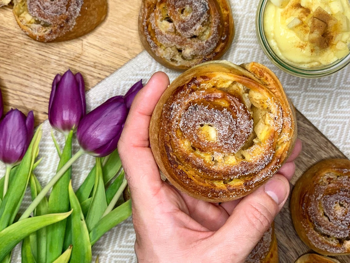 Flaumige Apfel-Pudding-Schnecken