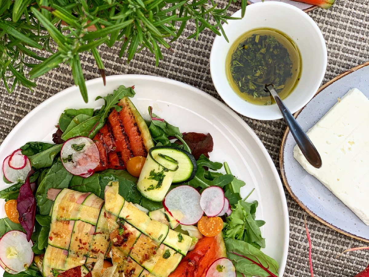 Sommerlicher Feta im Schinken-Zucchini Mantel