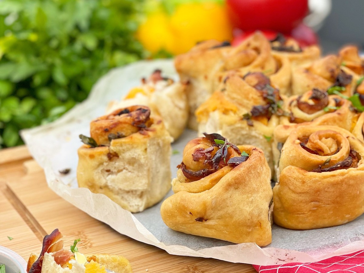 Flaumige Knoblauch-Zupfschnecken mit Schinken und&nbsp;Käse