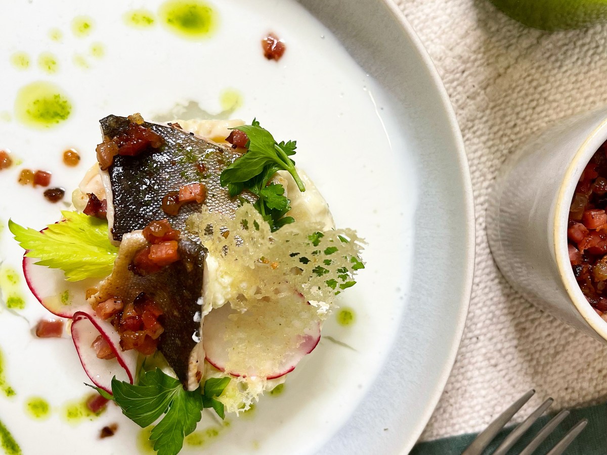 Leichter, sommerlicher APFEL-SELLERIE-SALAT mit&nbsp;SAIBLING