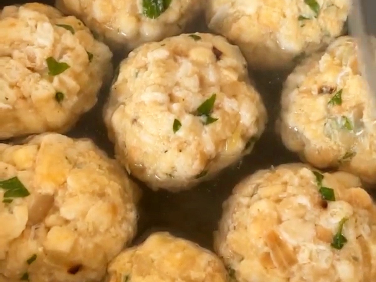 Selbstgemachte Semmelknödel