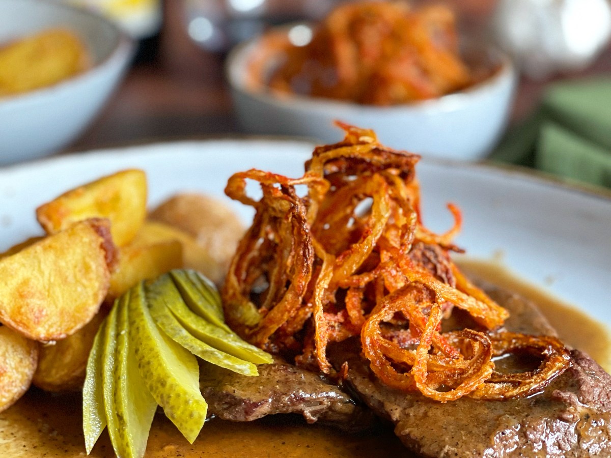 Gedünsteter Zwiebelrostbraten