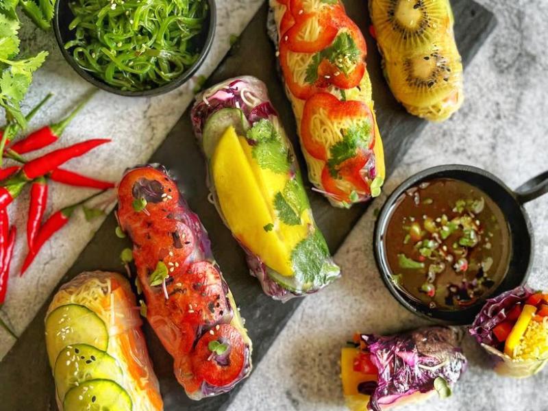 Regenbogen Sommerrollen zum Pride&nbsp;Month