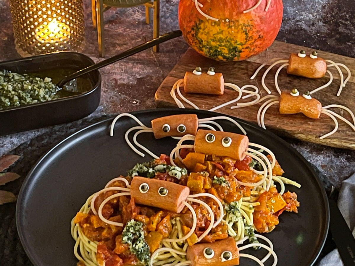 Gruselspinnen auf Kürbisragout – der&nbsp;Halloween-Hit!
