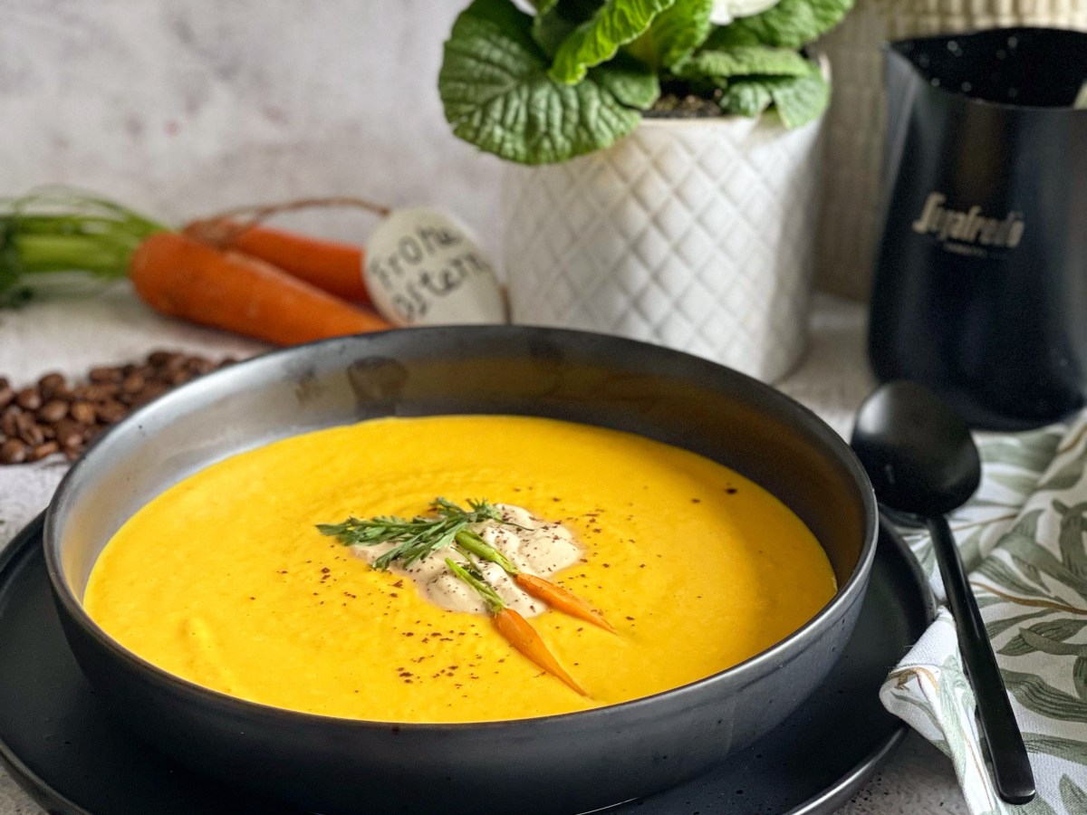 Das Feine Kaffeehauberl auf deiner karotten-Kokos-Suppe!