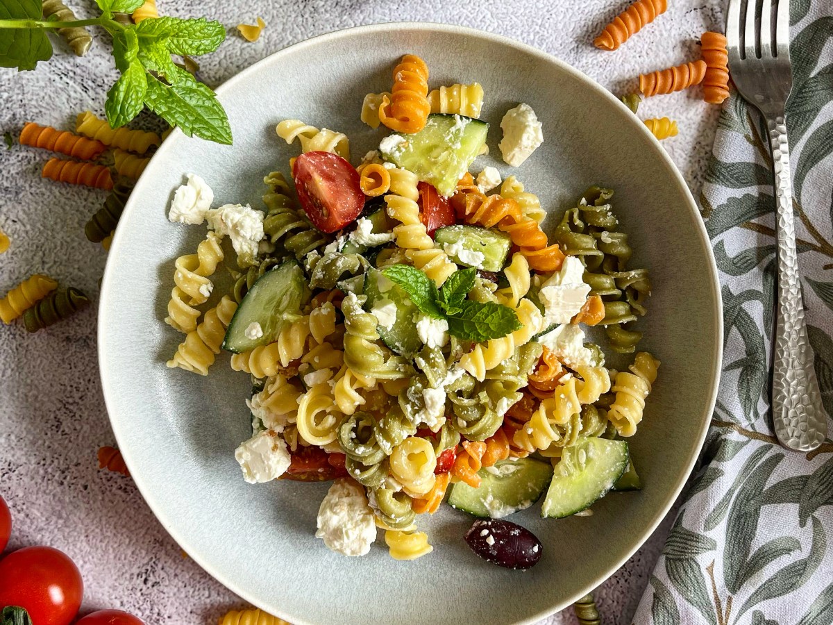 Heureka! Endlich ein Griechischer Nudelsalat, der in nur 15 Minuten fertig&nbsp;ist!