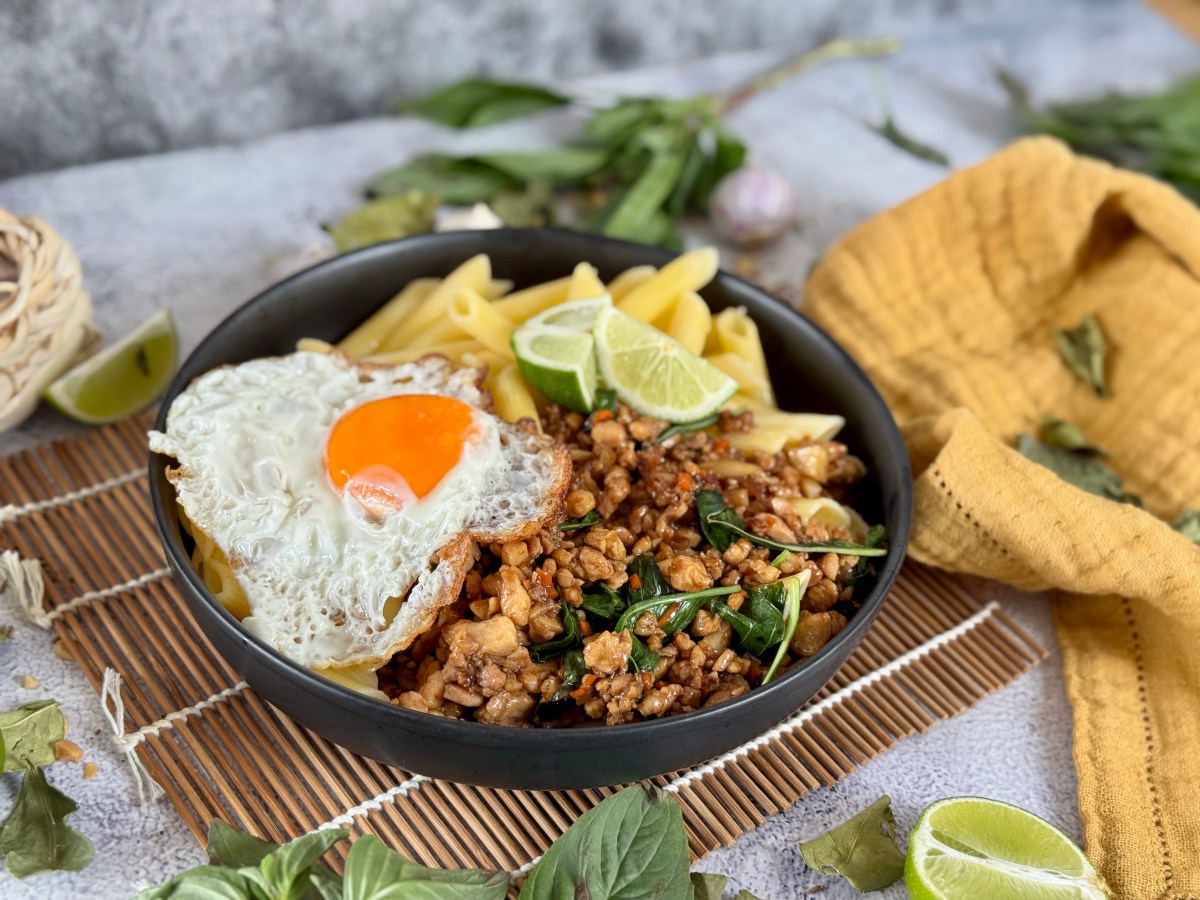 Thailand-Feeling für zuhause: Mein Pad Krapao Penne mit&nbsp;Spiegelei