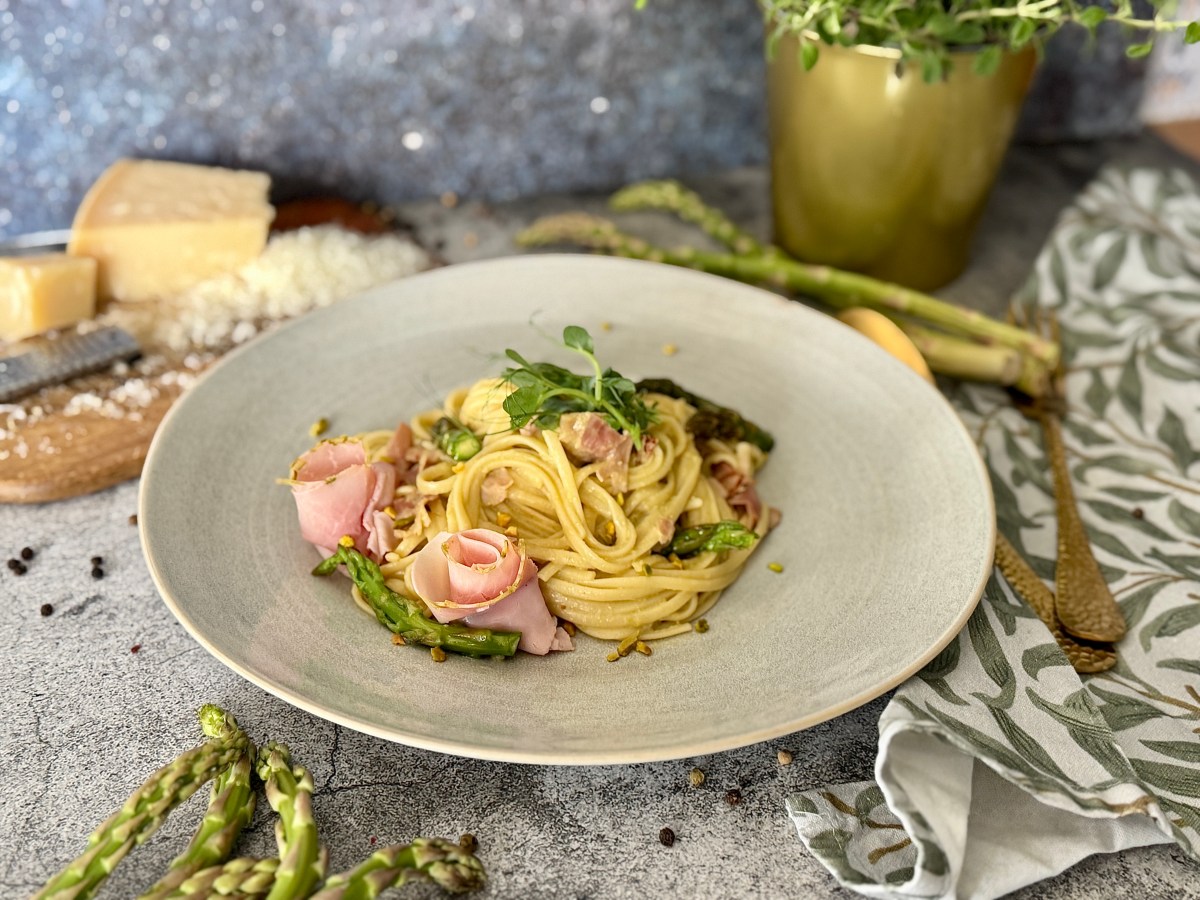 Spaghetti mit Spargel-Schinken & cremiger&nbsp;Gin-Sauce