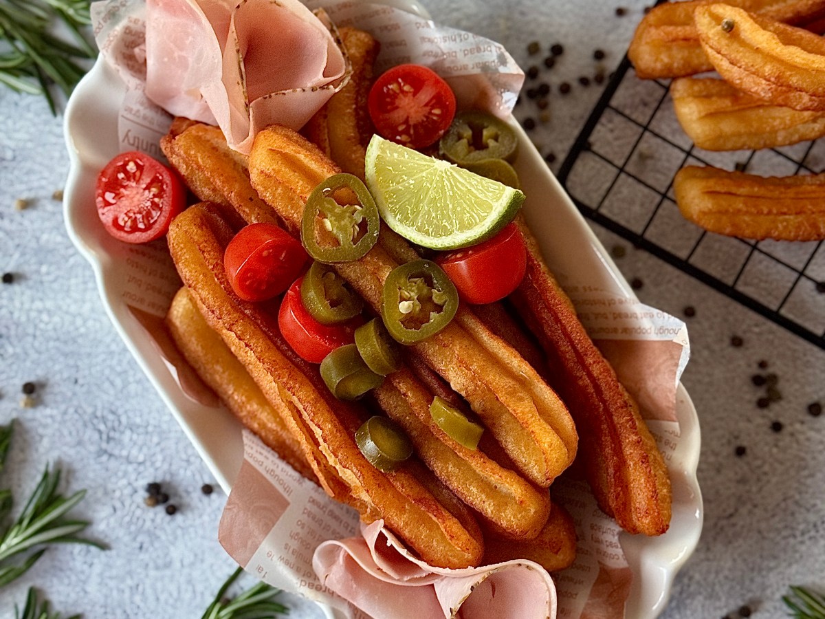 Knusprig, würzig, unwiderstehlich – Herzhafte Churros mit Käse & Rosmarin-schinken!