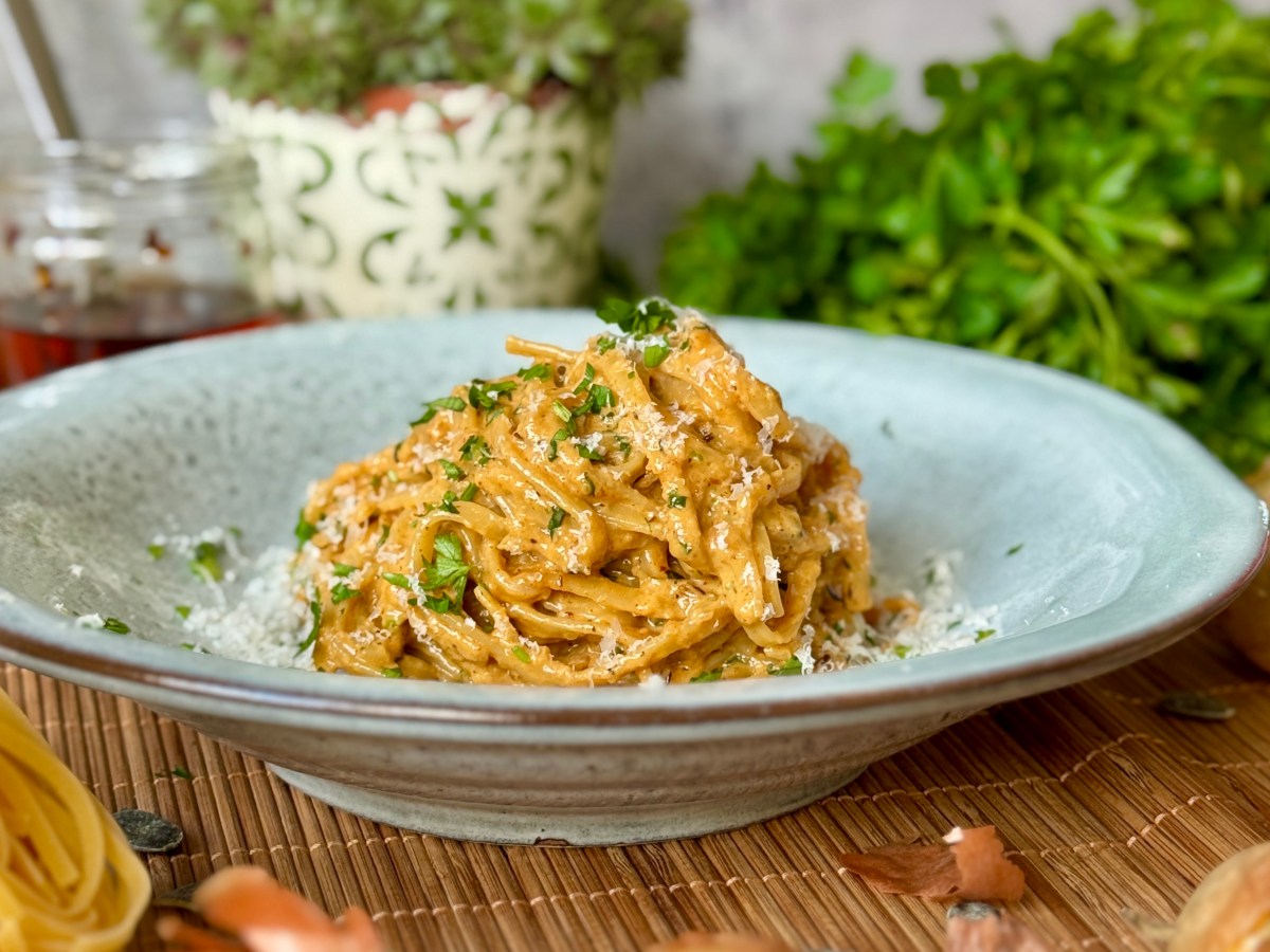 Karamellisierte Zwiebelpasta mit Chiliöl &&nbsp;Sojasauce